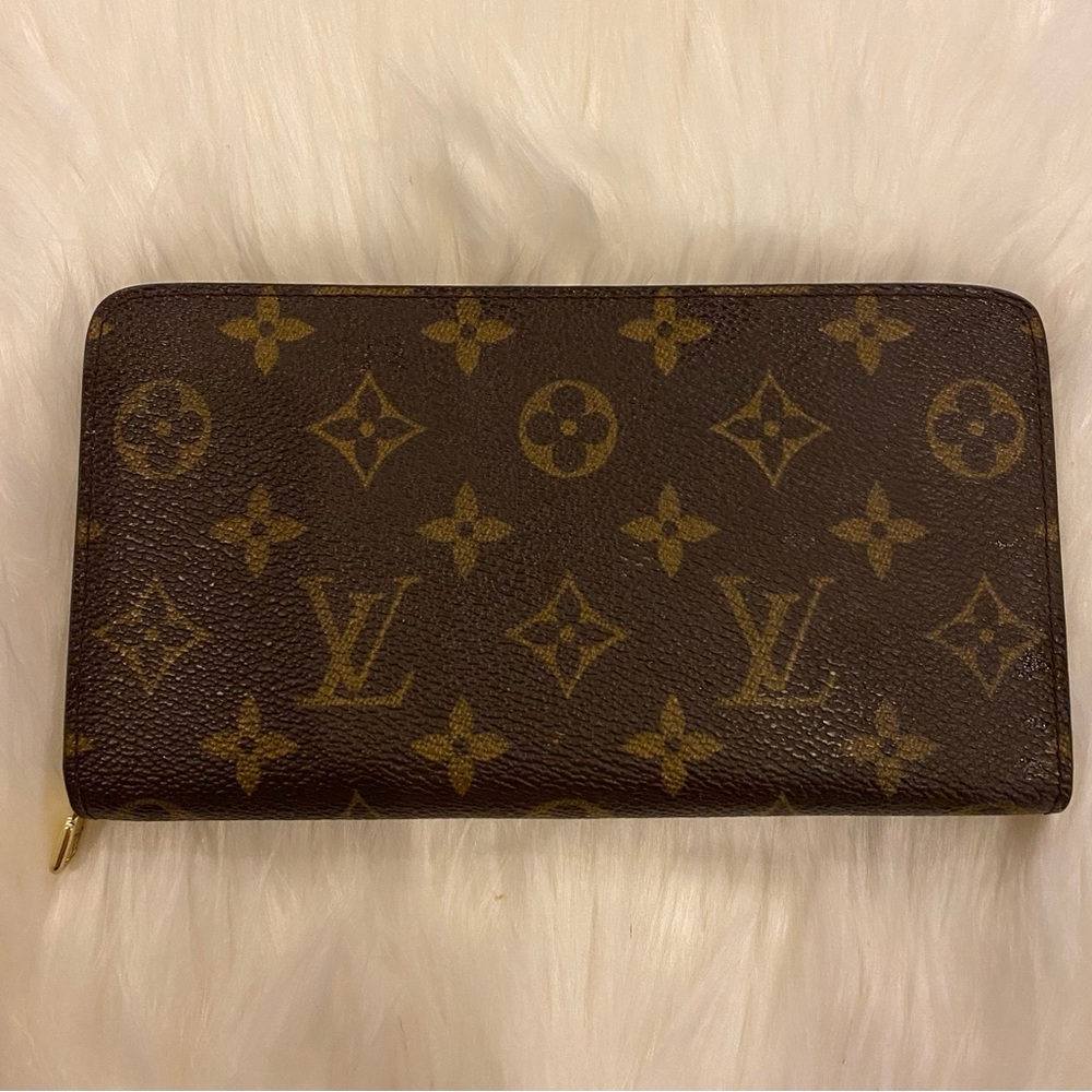 Louis Vuitton Slim Zippy Wallet